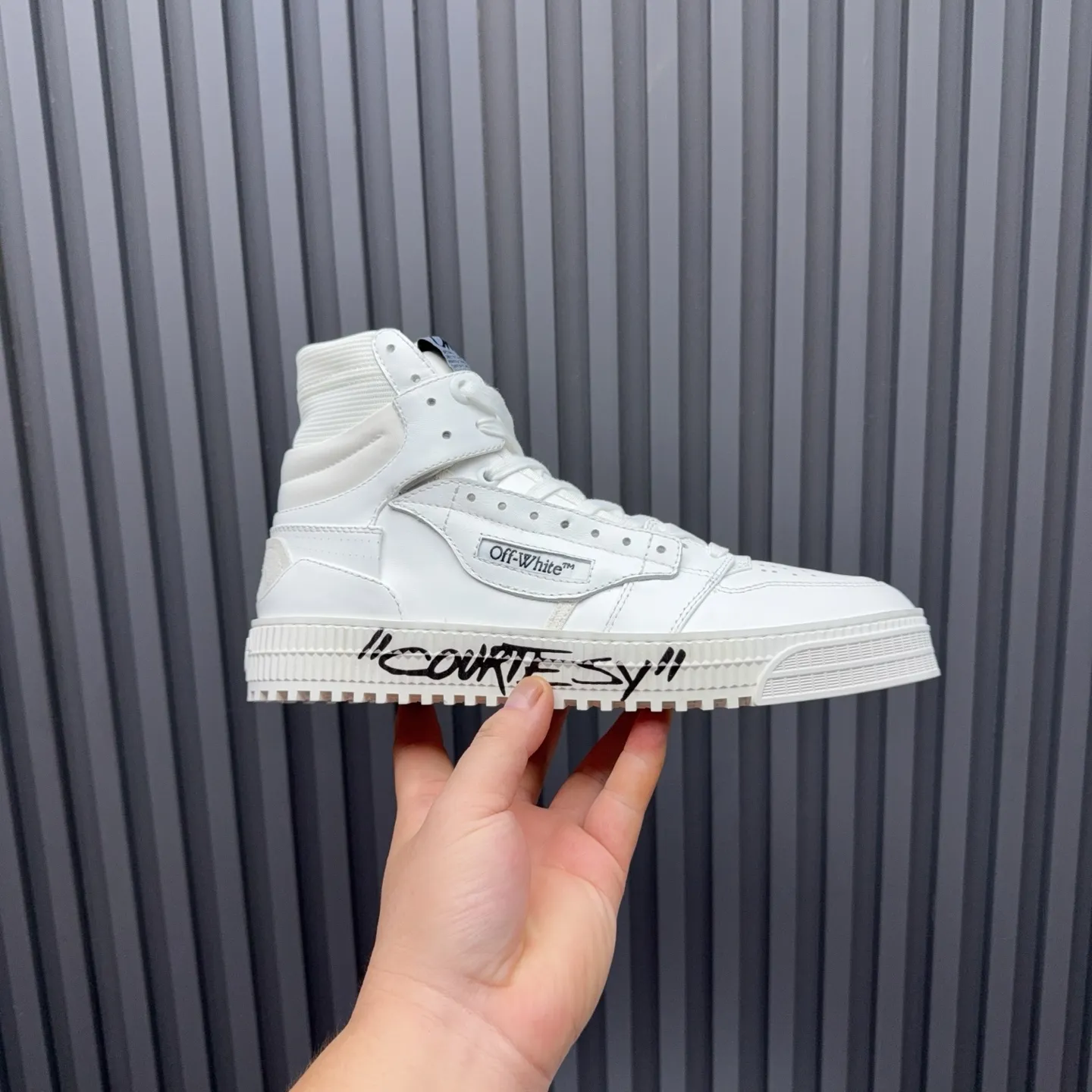 [OFF WHITE] P: 740💰Couple model👫, Size: Female 35-40. Male 39-44 (45.46 customized) High-quality version👊 "Out of office" series original molding, original lasting, production process 1:1 original ➰OFF GRAY WHITE OW ➰ First-layer cowhide, imported skin-friendly and environmentally friendly polyester mesh, original molding, high elasticity and environmentally friendly molding pad Made with the original lasting process. The original molded rubber outsole (never yellows and deforms) has a super correct shape, bright color and strong three-dimensional effect👍. Packaging💯Full set of packaging synchronized with the official website (branded paper, certificate of quality, branded cloth bag)